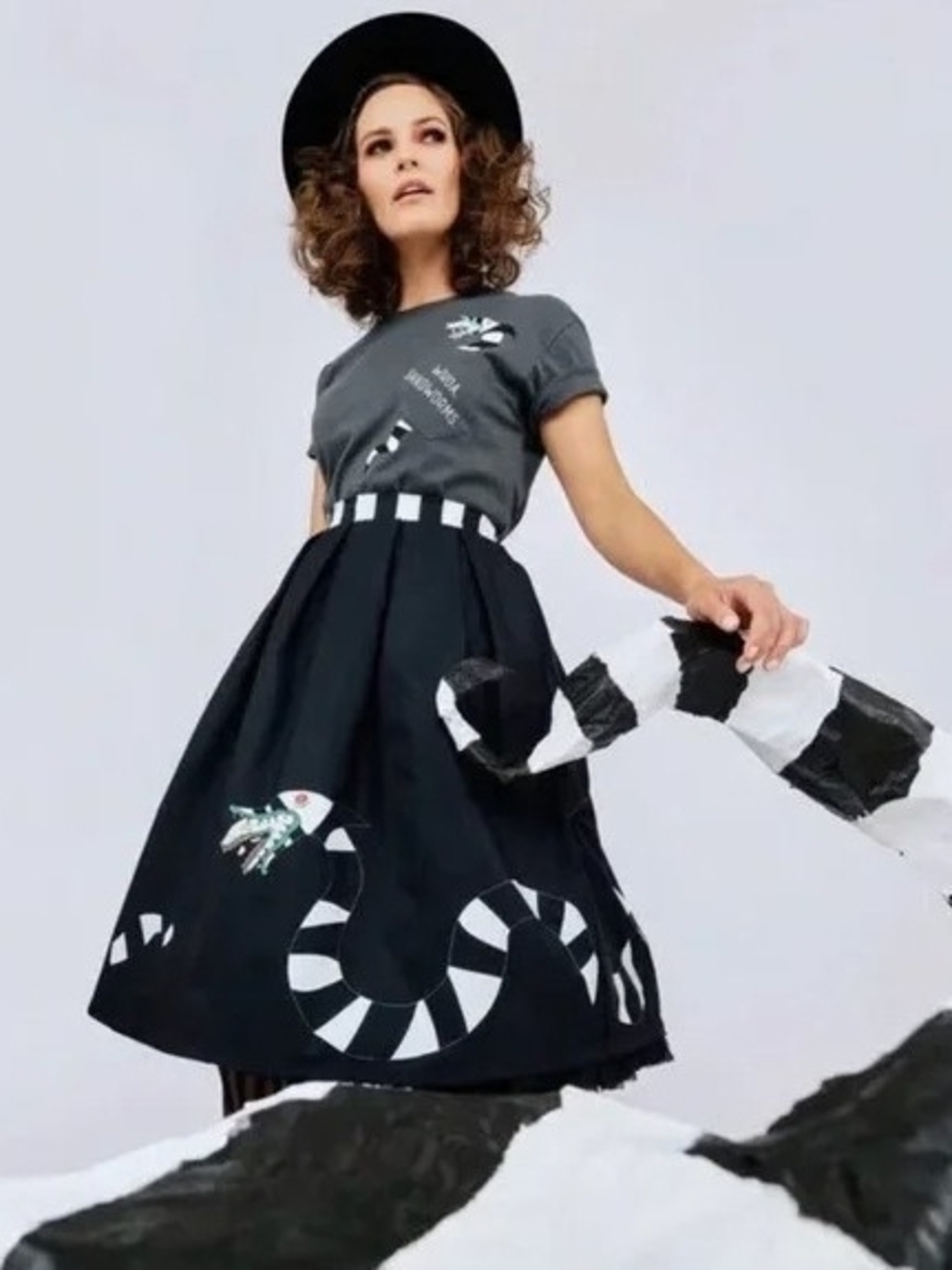 Beetlejuice x Unique Vintage Plus Size Sandworm Jayne Swing Skirt
1X/16 - Picture 2 of 10